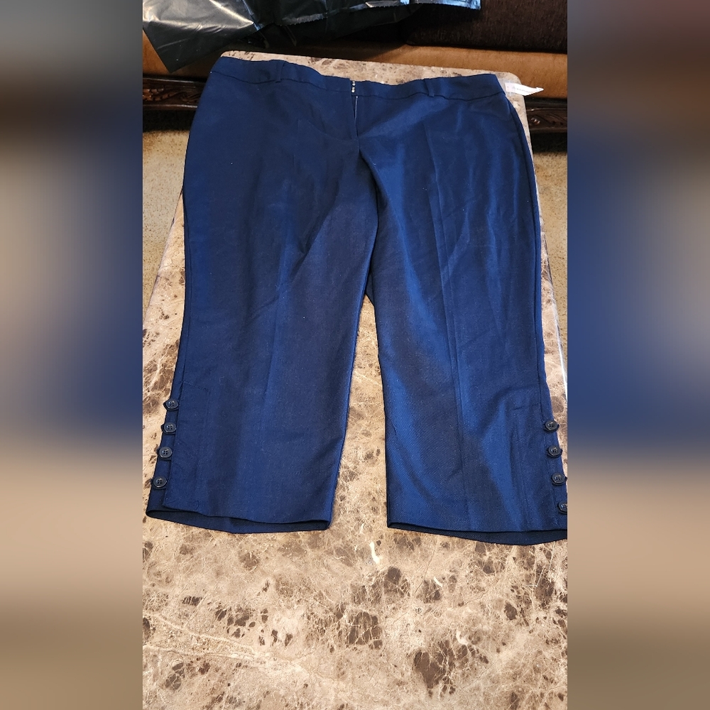 Stylish Navy Blue Capri Pants with Button Detail